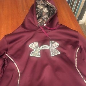 Ladies Under Armour sweatshirt